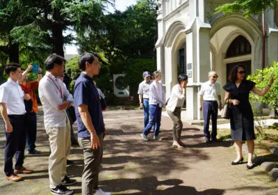 ウェスレーセンターと周辺のツアーで青山学院を訪問